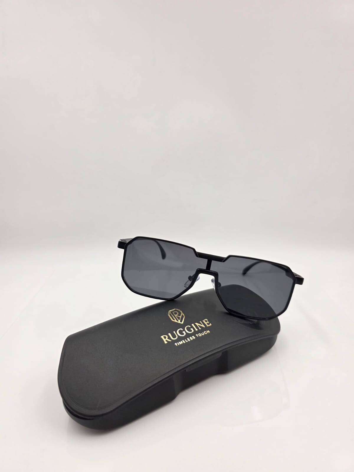 RIVOLI BLACK