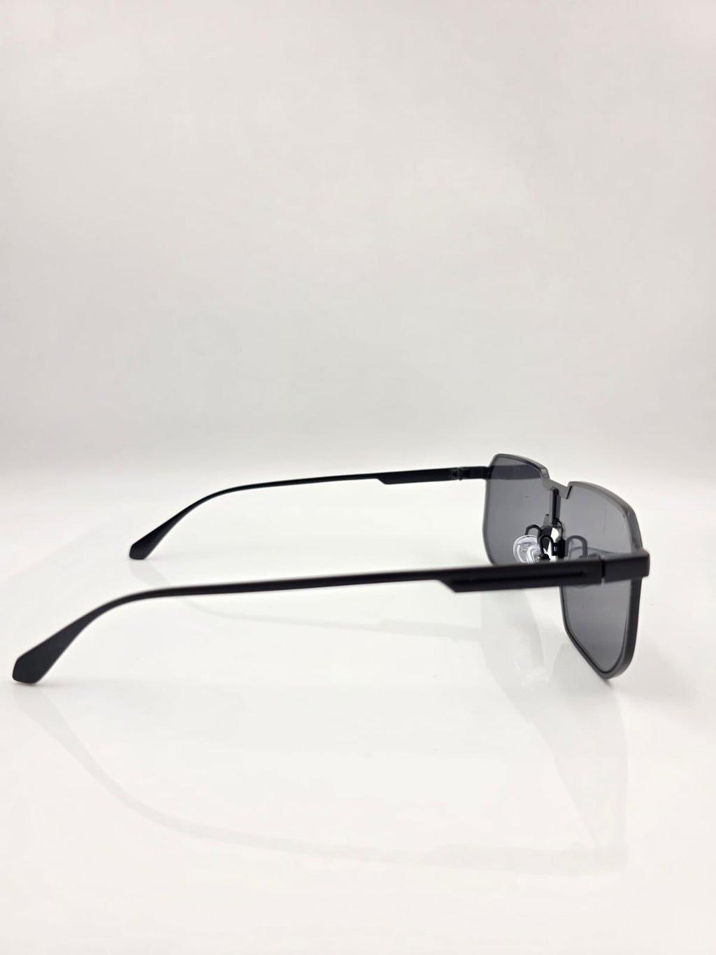 RIVOLI BLACK