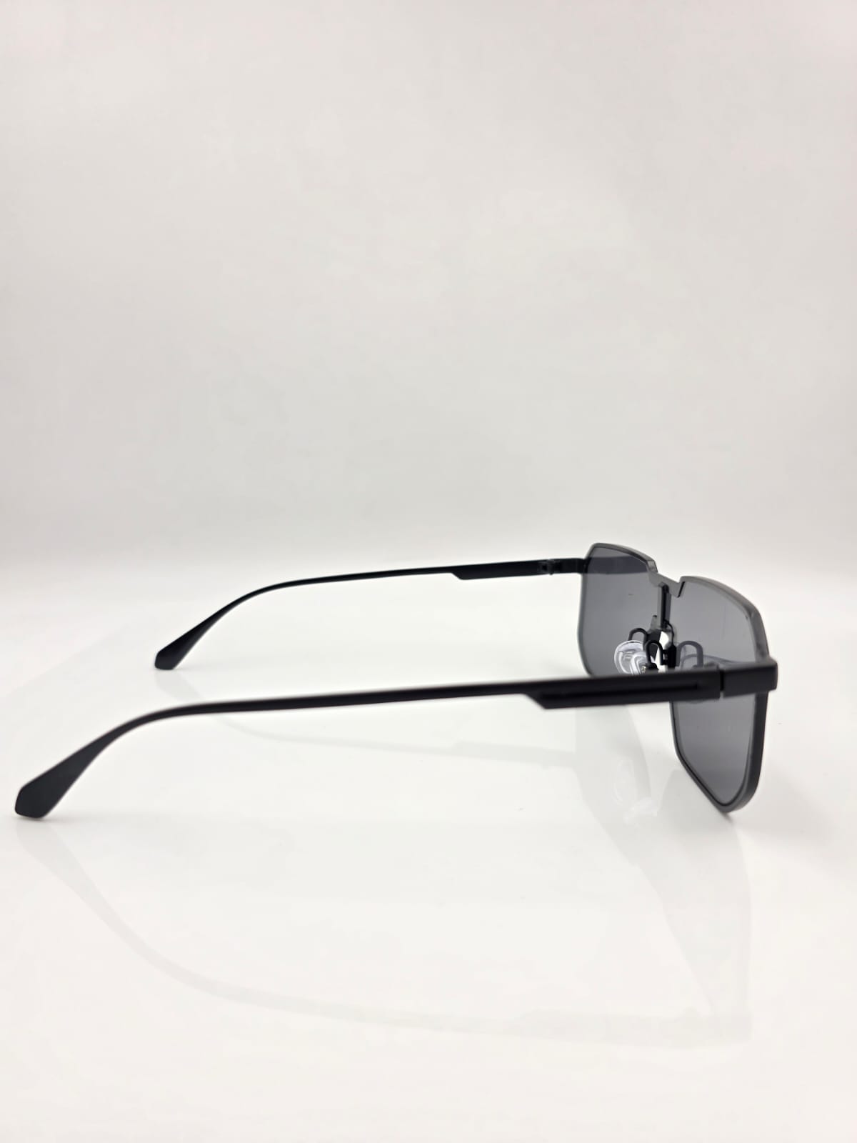 RIVOLI BLACK