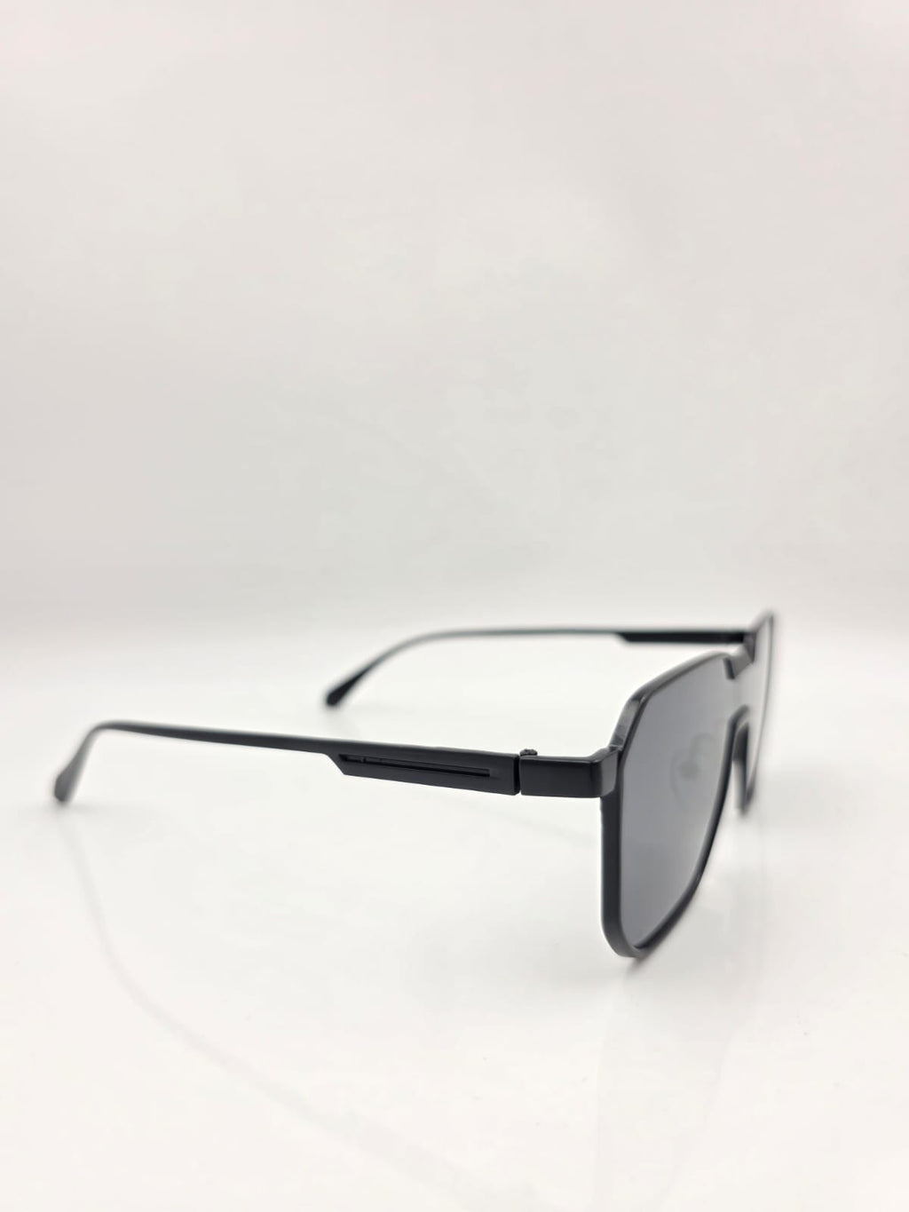 RIVOLI BLACK