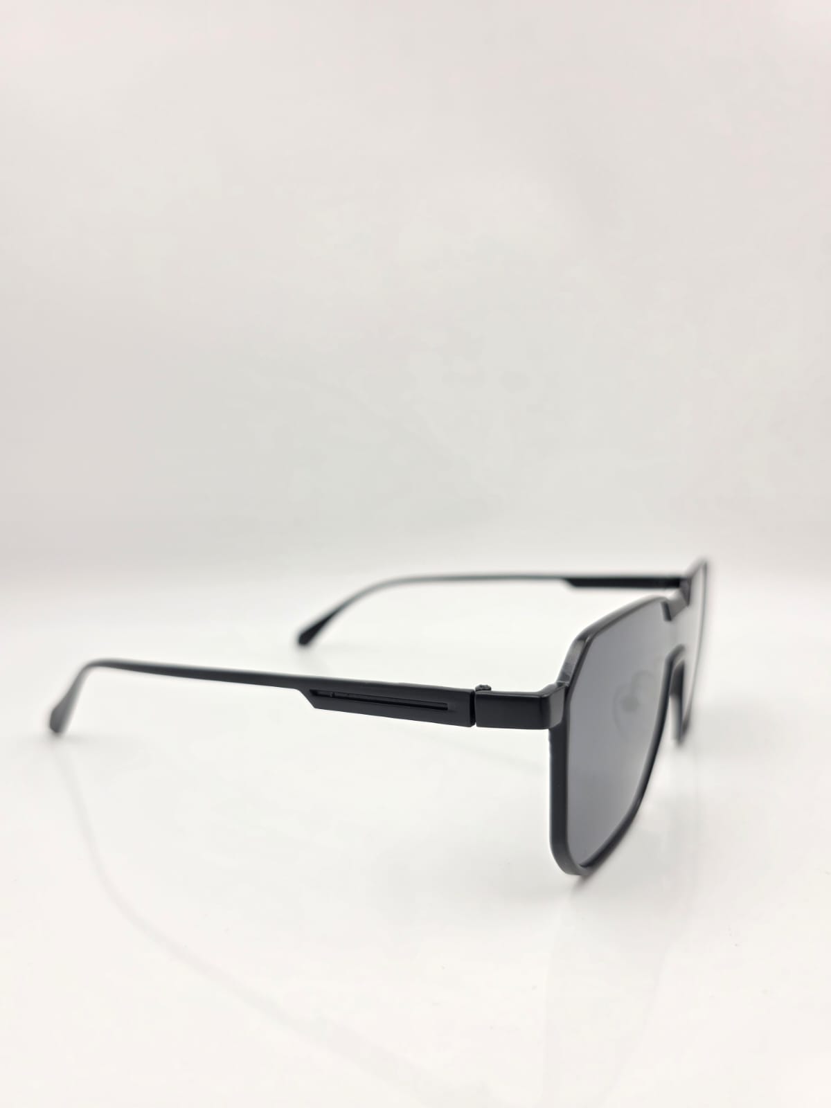 RIVOLI BLACK